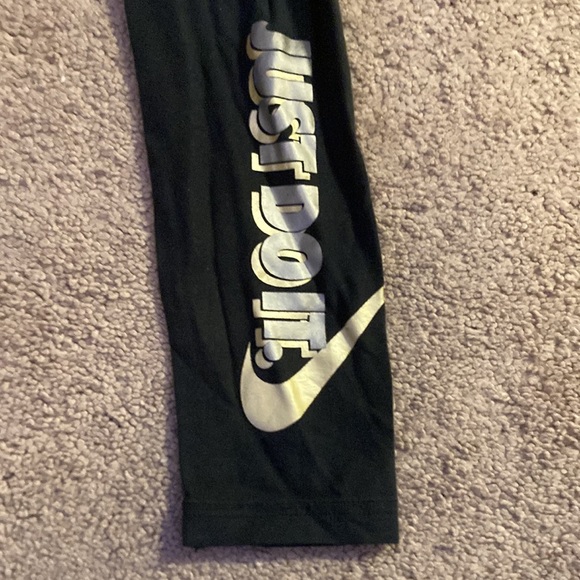 nike - Picture 2 of 4